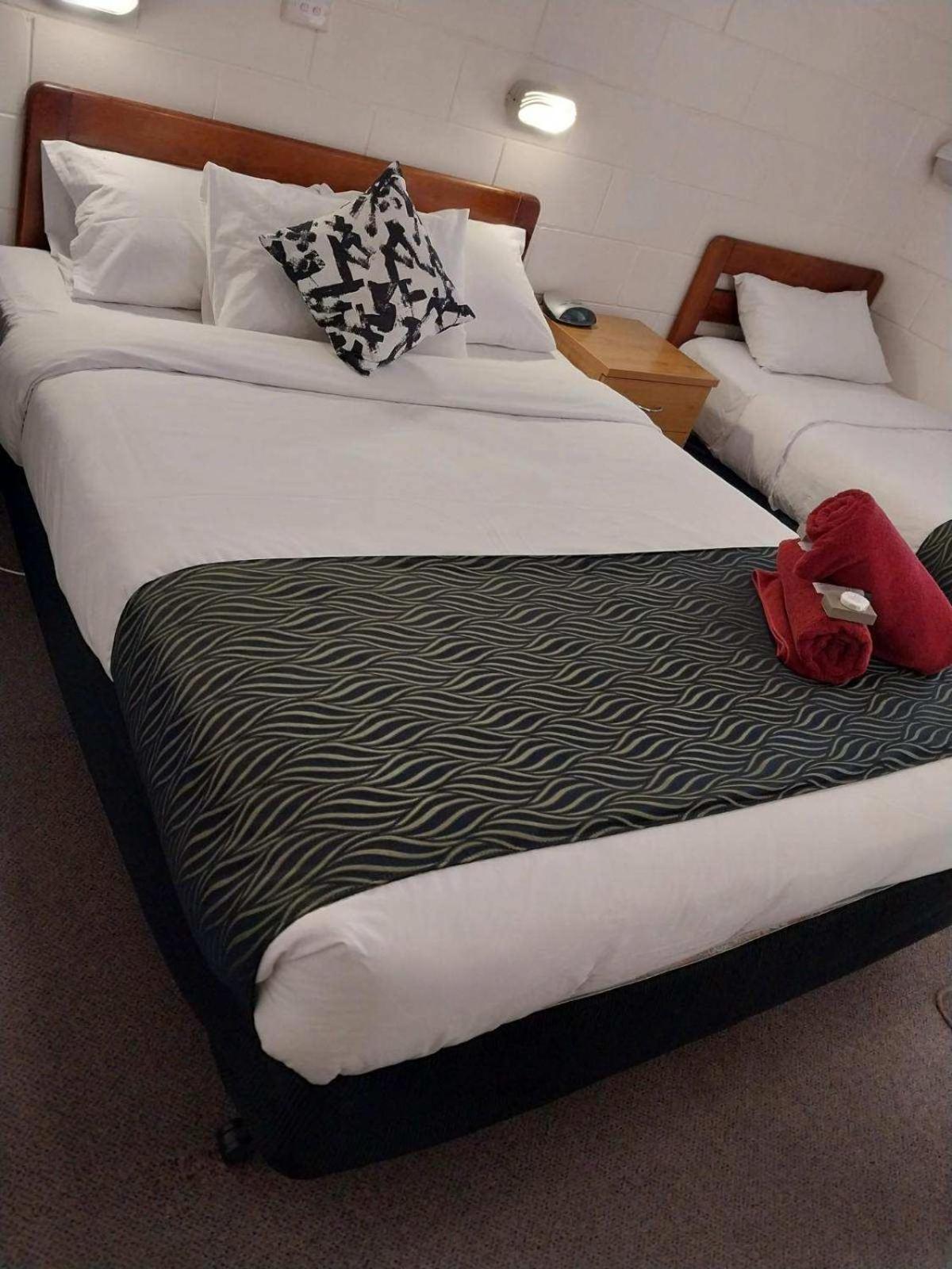 Golden Peak Motel Peakhill Peak Hill Екстер'єр фото