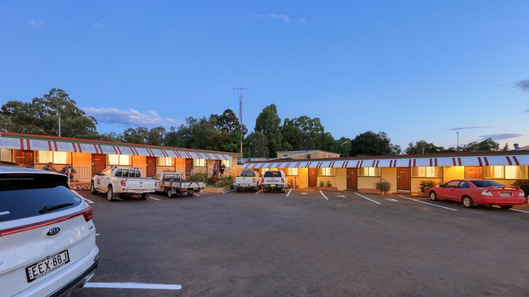 Golden Peak Motel Peakhill Peak Hill Екстер'єр фото
