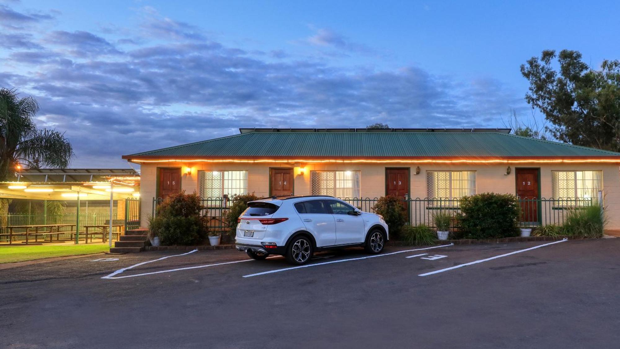 Golden Peak Motel Peakhill Peak Hill Екстер'єр фото