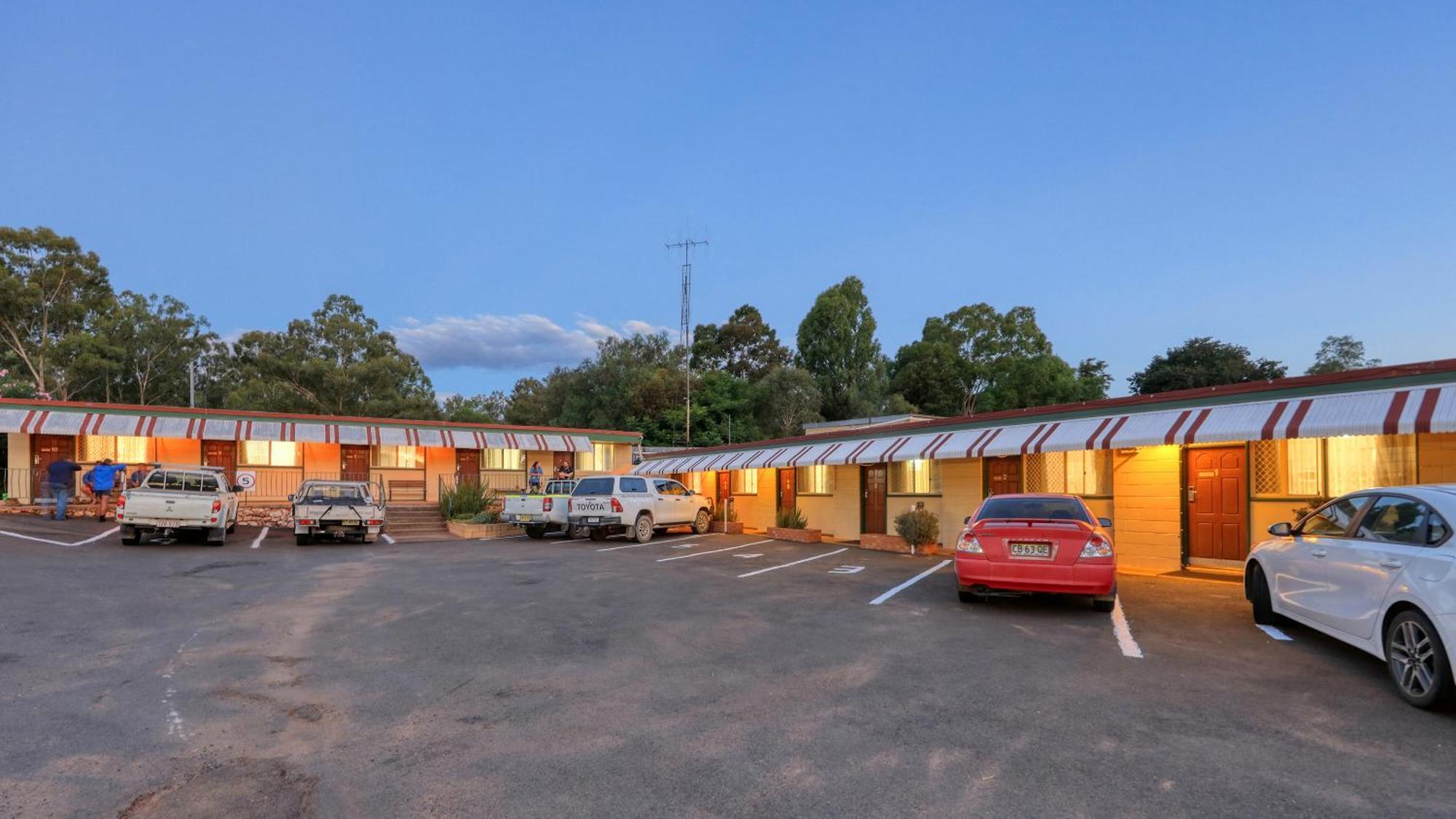 Golden Peak Motel Peakhill Peak Hill Екстер'єр фото